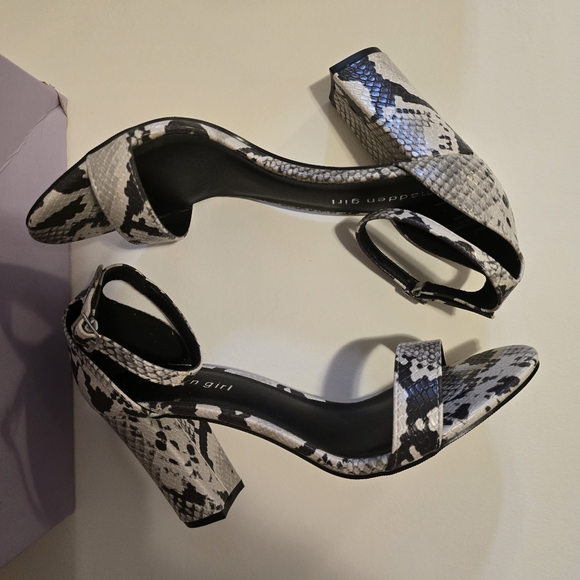 MADDEN GIRL Snake Skin Animal Print Block Heel Open Toe Sandals Size 9M - Picture 6 of 15